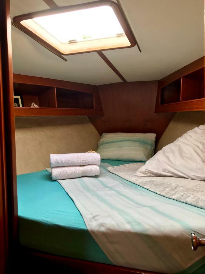 Sleep & Boats Barcelona City سان أدريان دي بيزوس المظهر الخارجي الصورة