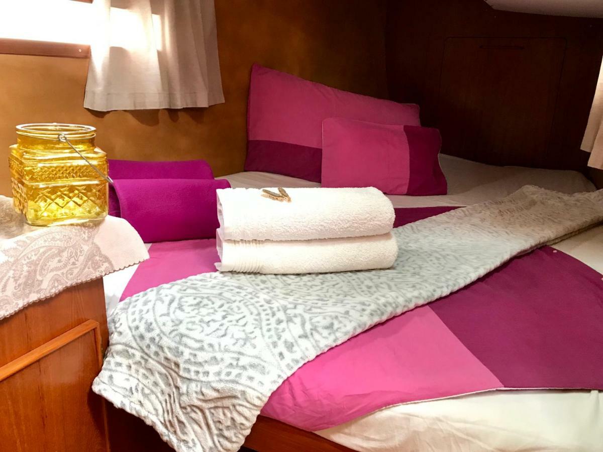 Sleep & Boats Barcelona City سان أدريان دي بيزوس المظهر الخارجي الصورة
