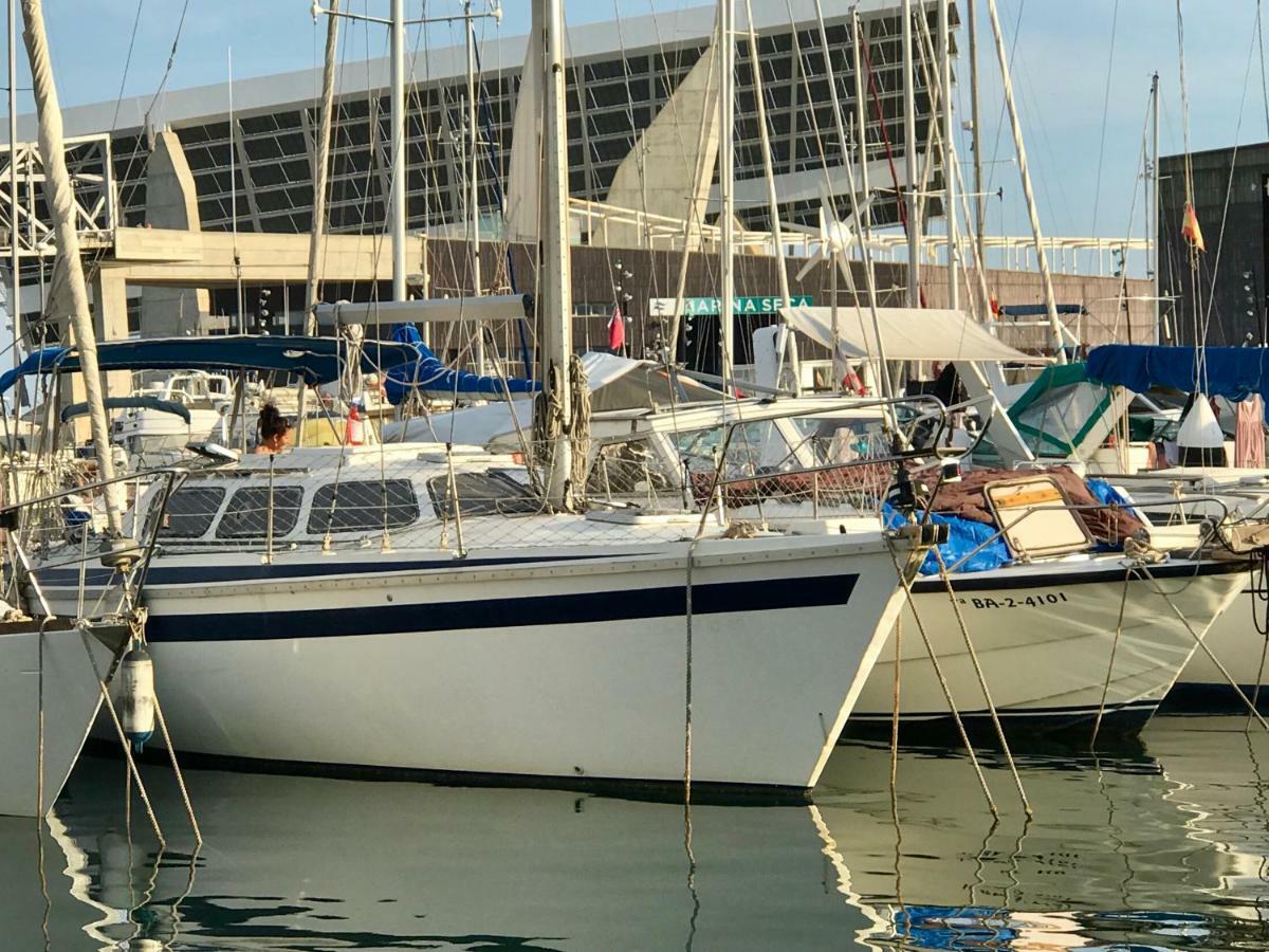 Sleep & Boats Barcelona City سان أدريان دي بيزوس المظهر الخارجي الصورة