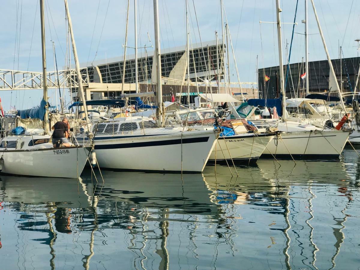 Sleep & Boats Barcelona City سان أدريان دي بيزوس المظهر الخارجي الصورة