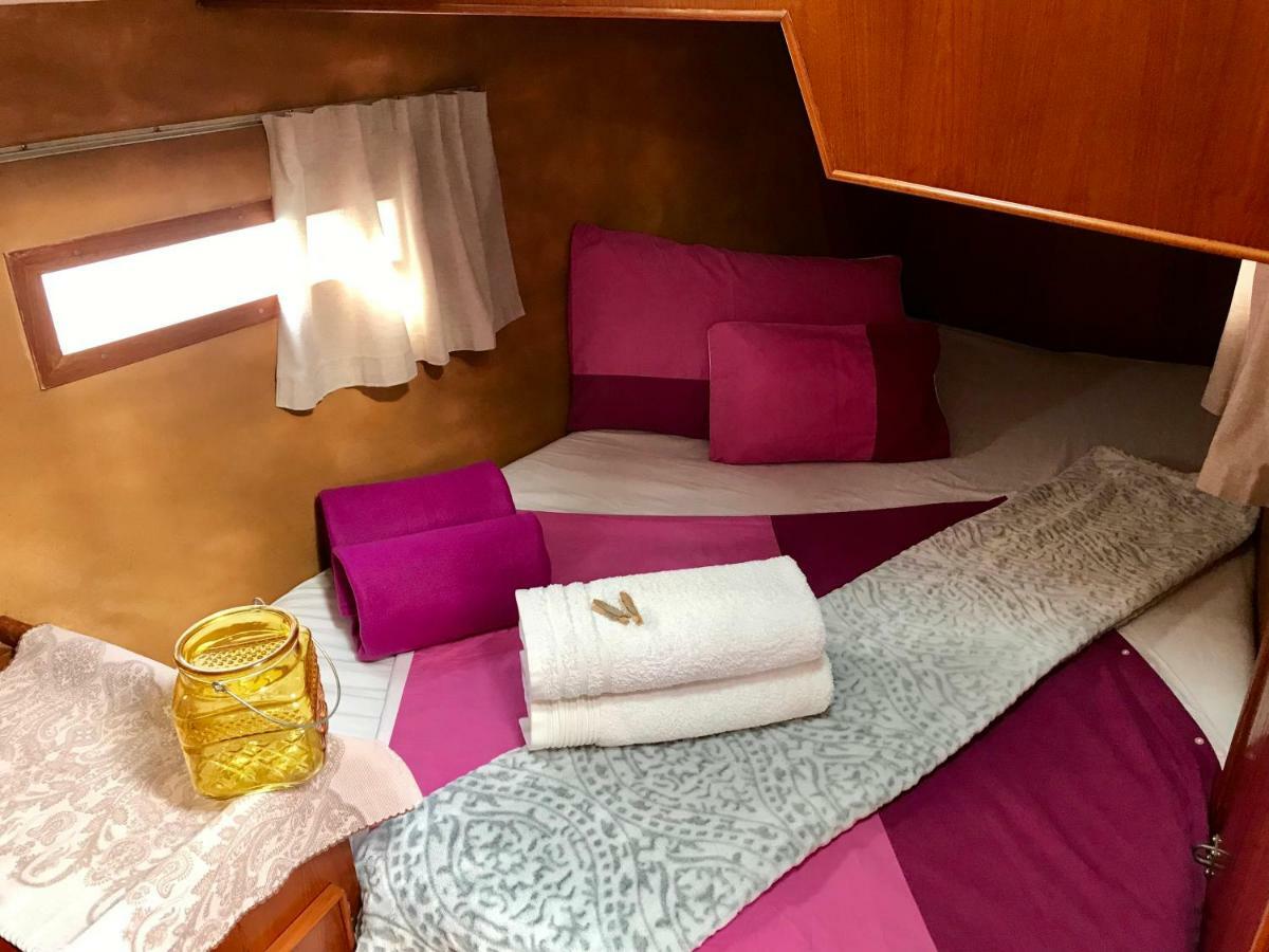 Sleep & Boats Barcelona City سان أدريان دي بيزوس المظهر الخارجي الصورة