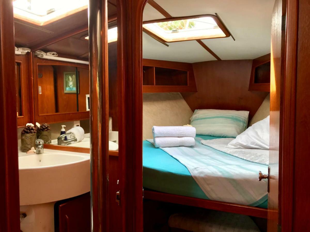 Sleep & Boats Barcelona City سان أدريان دي بيزوس المظهر الخارجي الصورة