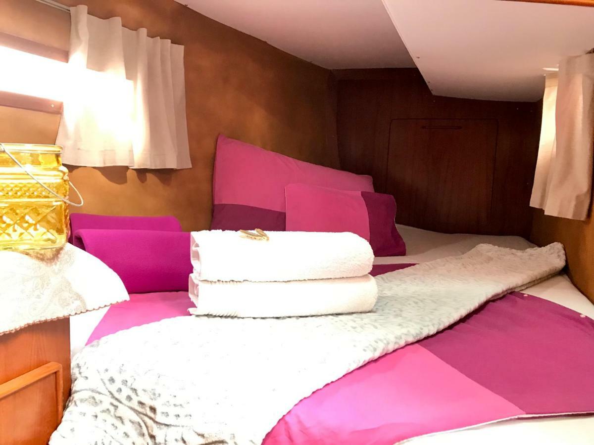 Sleep & Boats Barcelona City سان أدريان دي بيزوس المظهر الخارجي الصورة