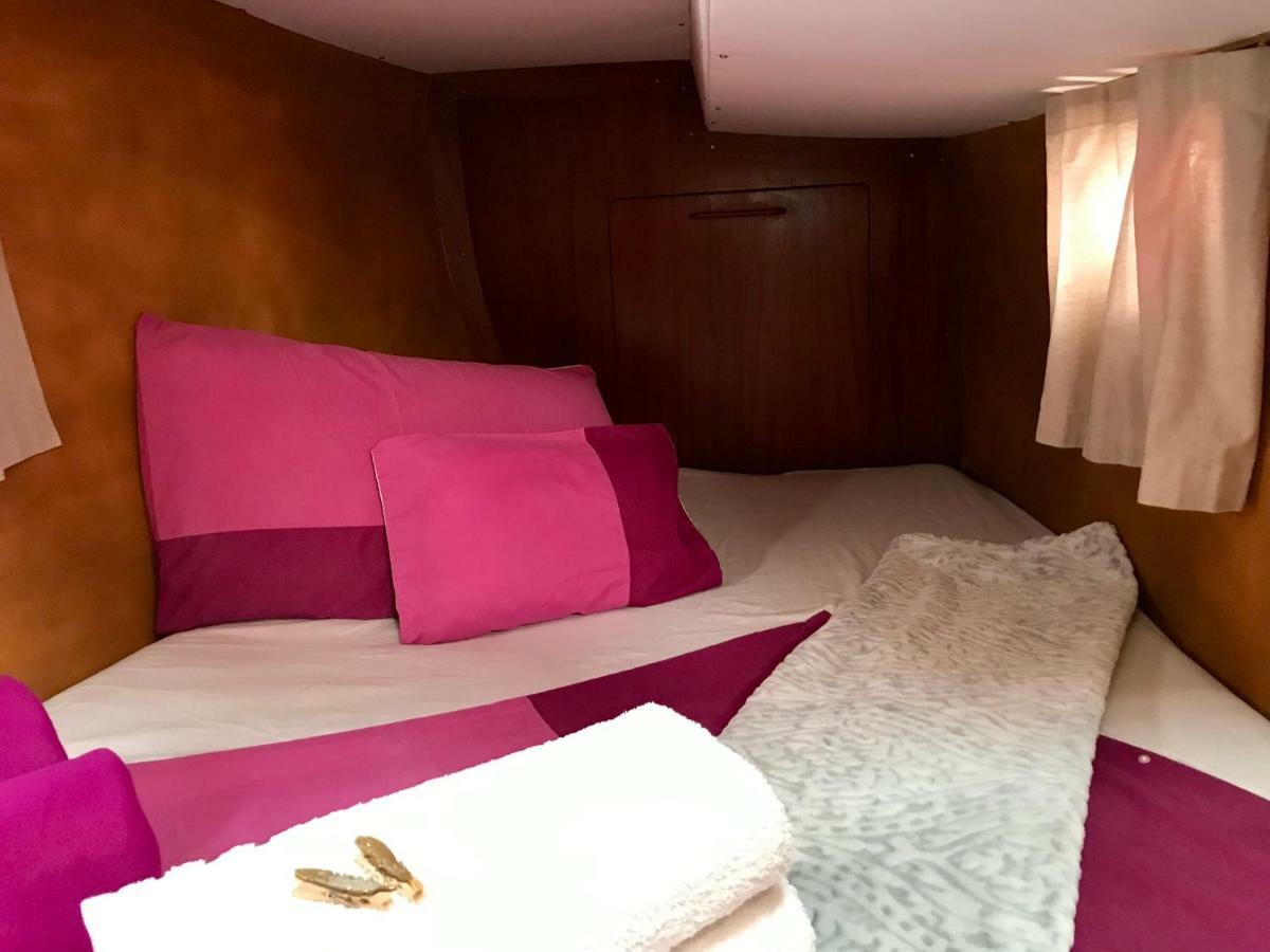 Sleep & Boats Barcelona City سان أدريان دي بيزوس المظهر الخارجي الصورة