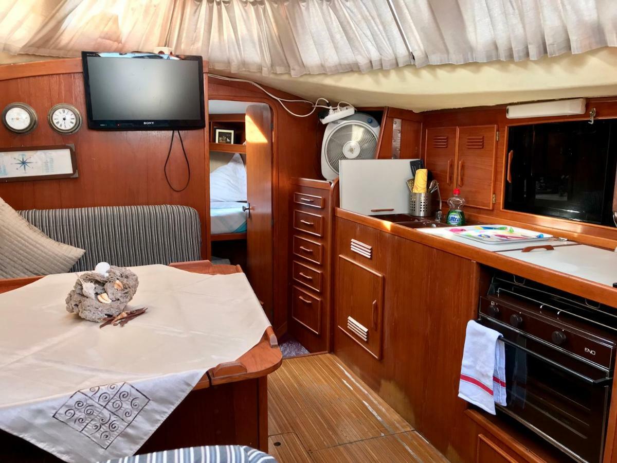 Sleep & Boats Barcelona City سان أدريان دي بيزوس المظهر الخارجي الصورة