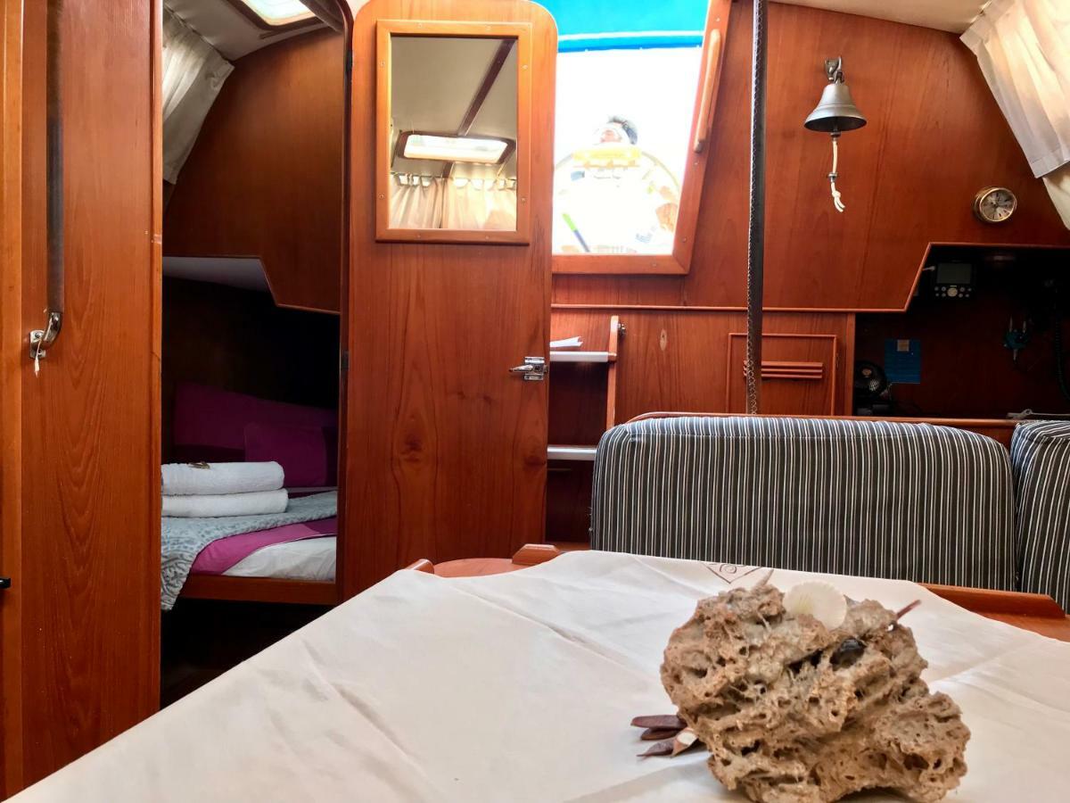 Sleep & Boats Barcelona City سان أدريان دي بيزوس المظهر الخارجي الصورة